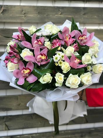 Букет цветов из: Розы и Хризантемы в Табунах