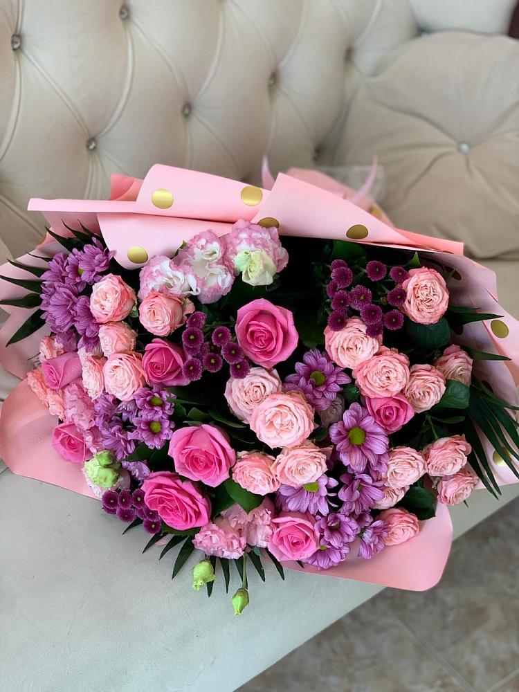 Букет цветов из: Хризантемы, Розы и Лизиантусы в Табунах