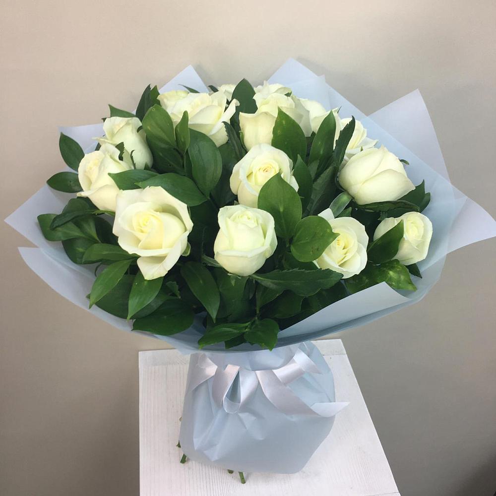 Букет 15 Белых роз Проуд в Табунах