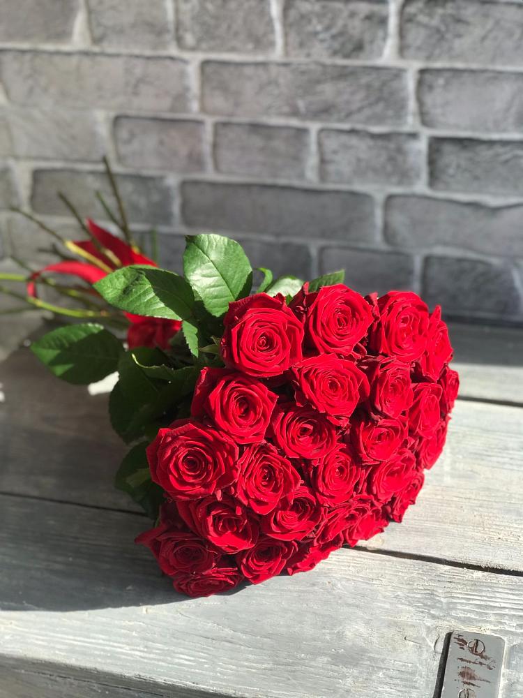 Букет Красные розы Фридом в Табунах