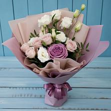 Букет цветов из:  Розы и Лизиантусы в Табунах