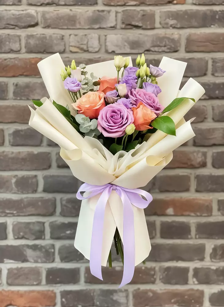 Букет цветов из: Лизиантусы и Розы в Табунах