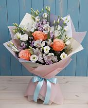 Букет цветов из:  Лизиантусы, Розы, Альстромерии и Гипсофила в Табунах