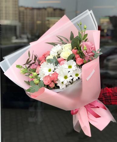 Букет цветов из: Розы, Лизиантусы и Хризантемы в Табунах