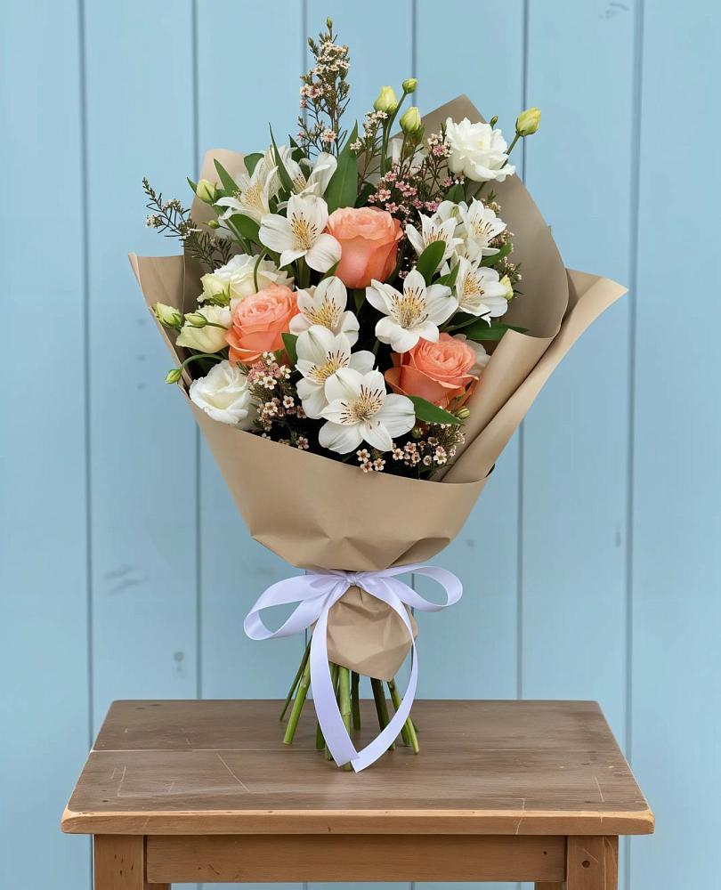 Букет цветов из: Альстромерии, Лизиантусы, Розы и Хризантемы в Табунах