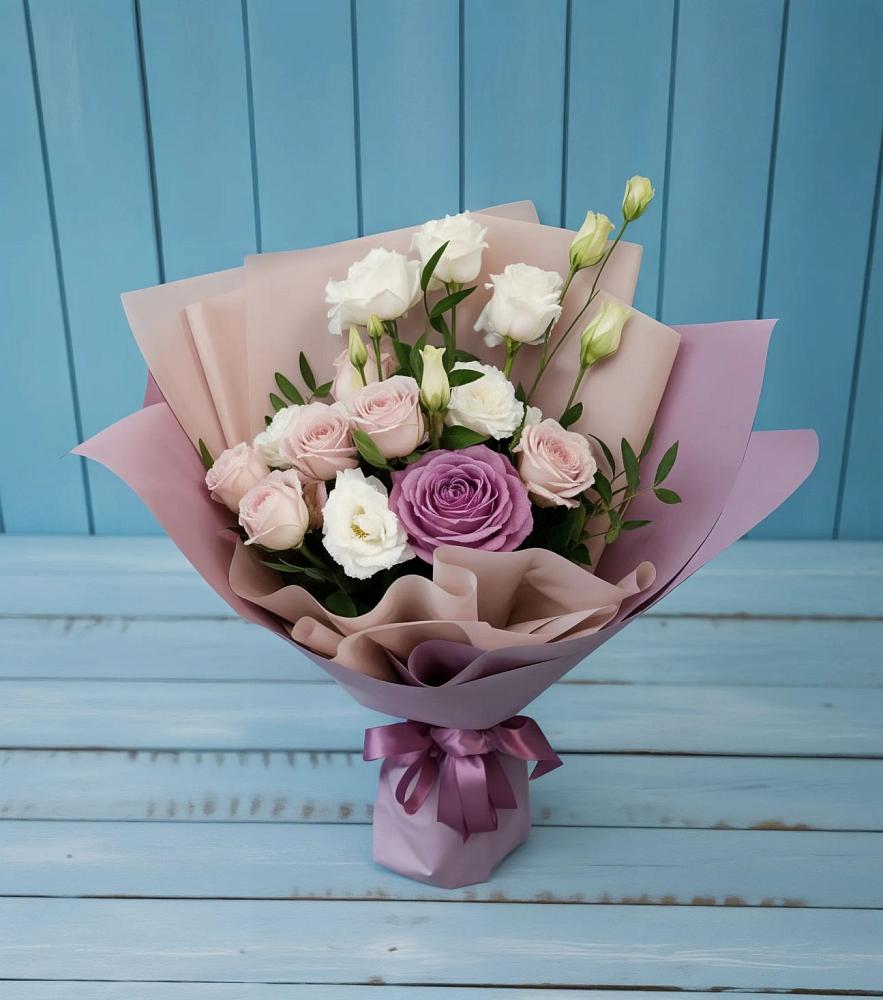 Букет цветов из: Розы и Лизиантусы в Табунах